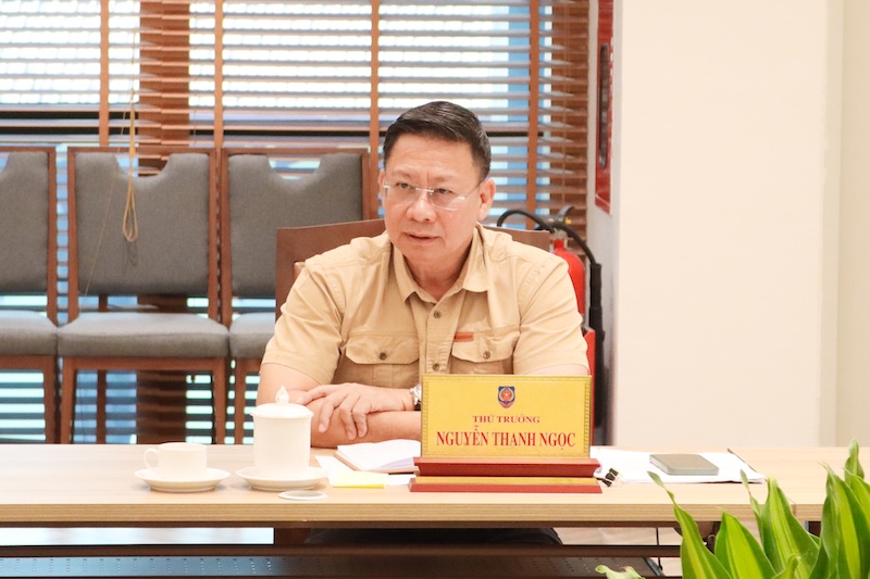 ​Đẩy mạnh phân cấp, phân quyền, giảm tối đa thủ tục hành chính